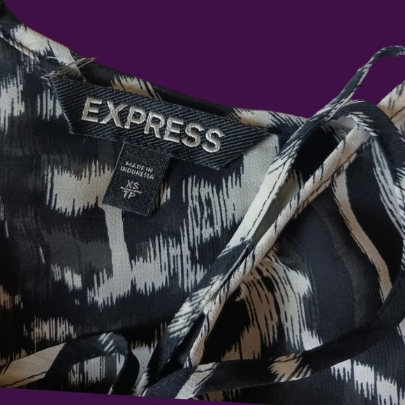 Express tank top spaguetti strap halter blk/wht size xsmall - Picture 7 of 8